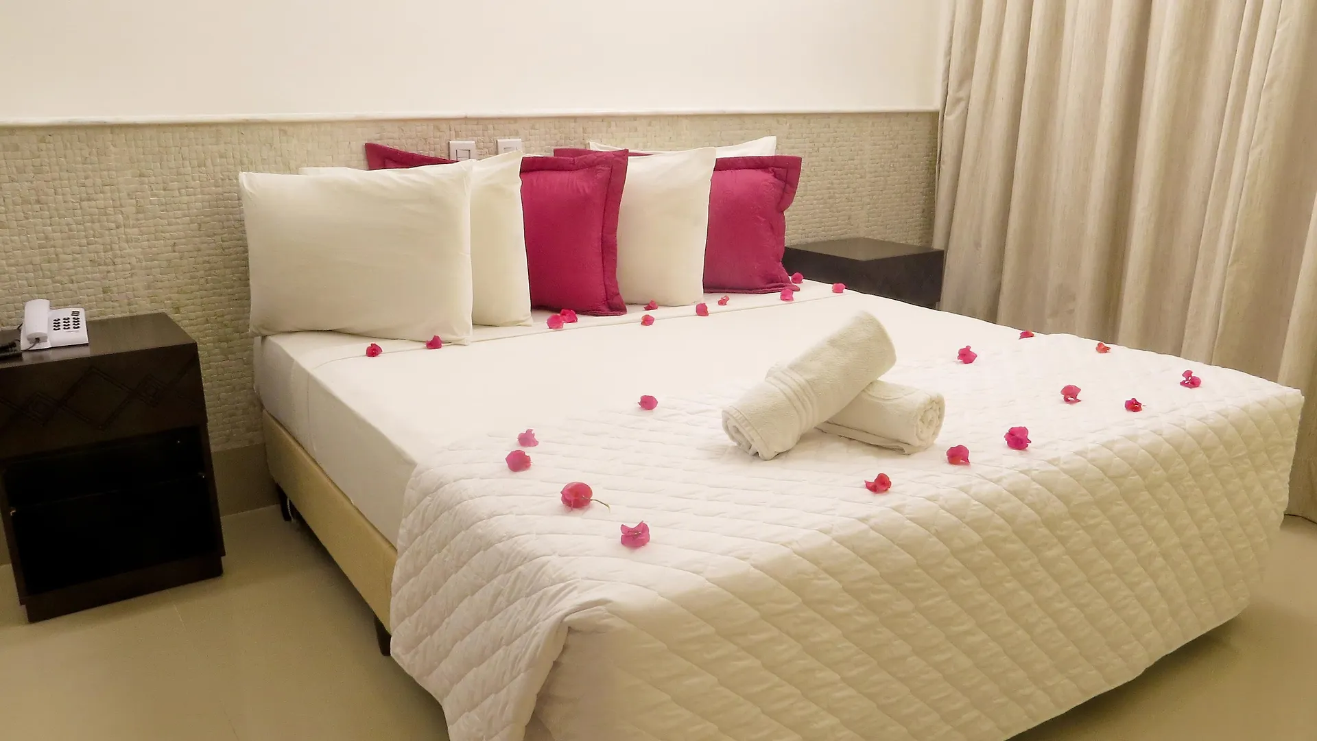 Ramada By Wyndham Porto Seguro Praia 3*,  Brasil